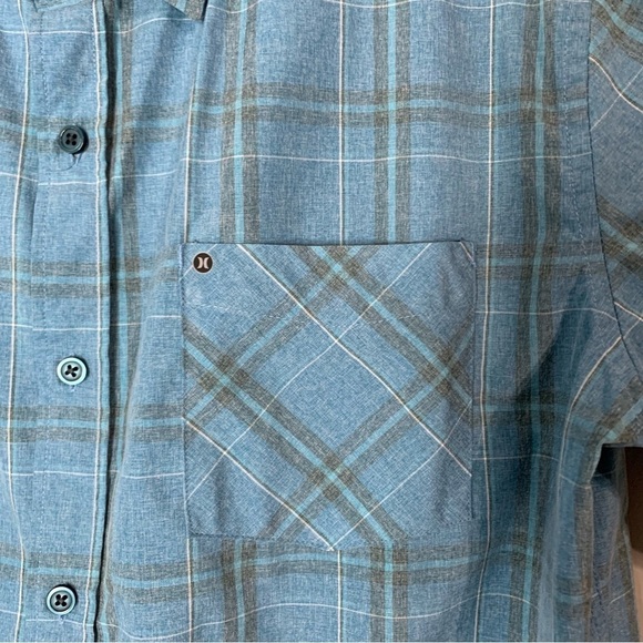Hurley EUC blue and gray plaid dri-fit short‎ sleeve button down. Size L - Picture 9 of 10